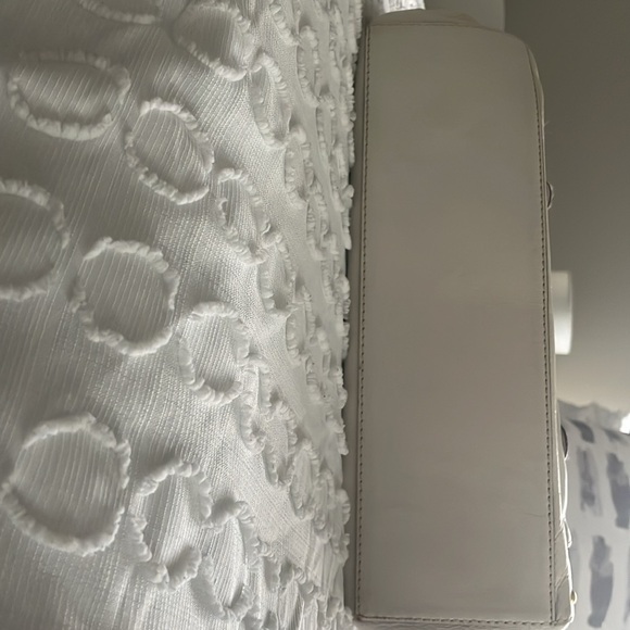 Michael Kors shoulder bag - white with gold hardware. - Picture 4 of 8